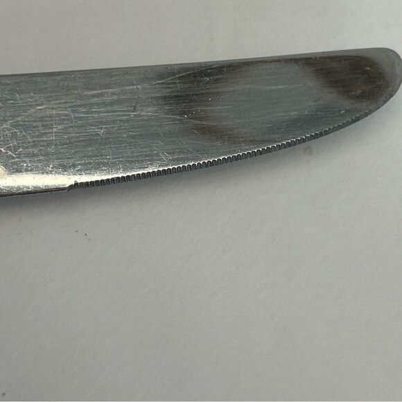 Oneida Camber Cresta Windswept Scroll 5 Dinner Knives - Picture 4 of 5